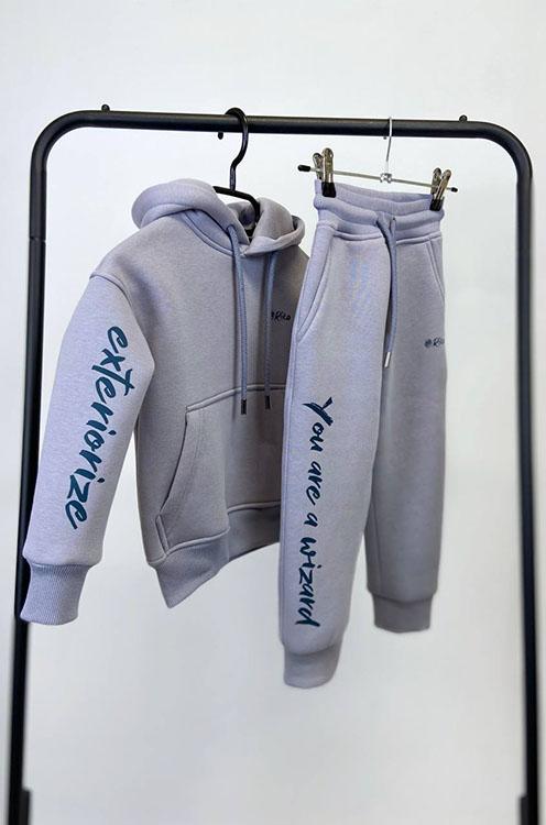 Спортивний костюм підлітковий для дівчат з принтом — сірий